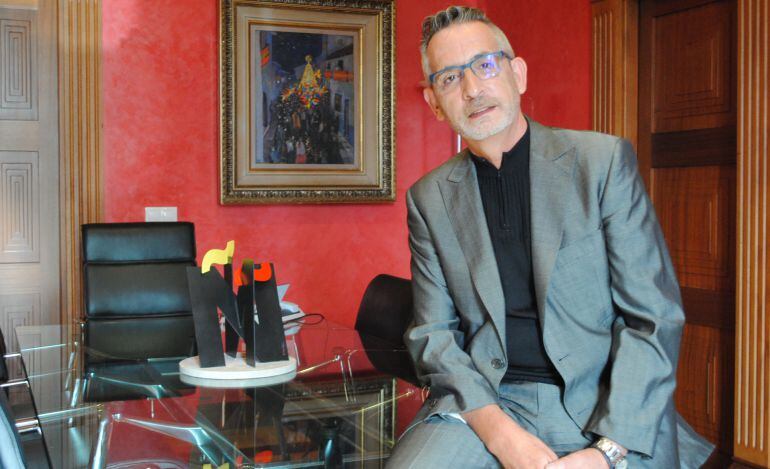 Jesús Martín, alcalde de Valdepeñas, en las dependencias municipales 