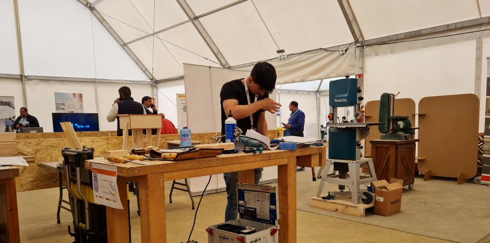 Alumnos de FP durante su formación en un aula