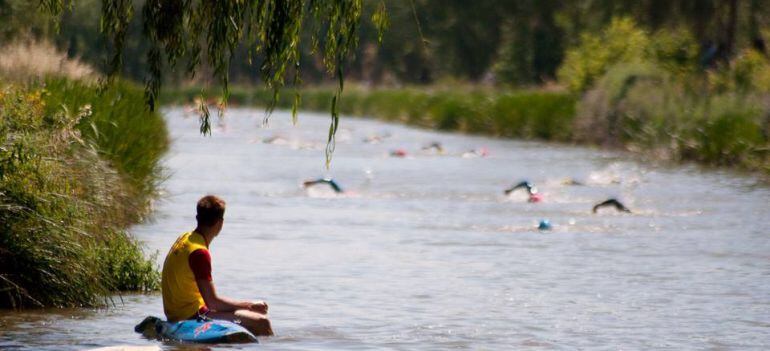 El ‘I Circuito de Travesías a Nado Diputación de Palencia’ llega al Embalse de Ruesga