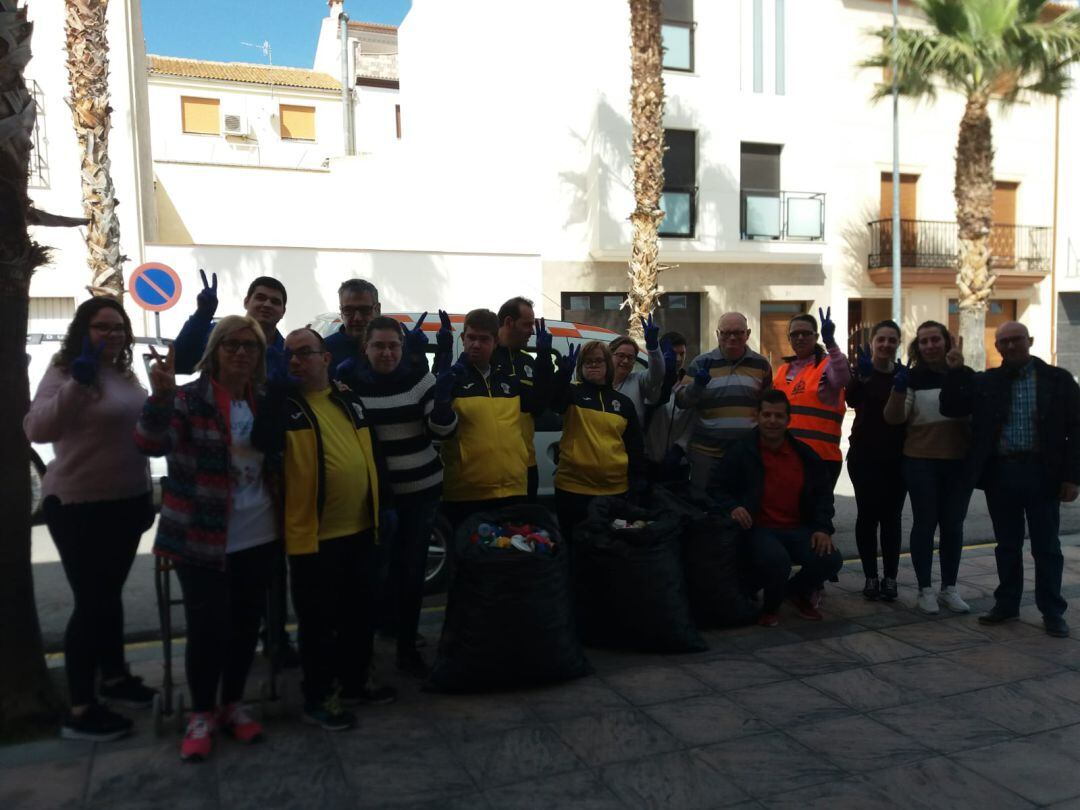 Foto de familia, con todos los participantes, tras la jornada de trabajo