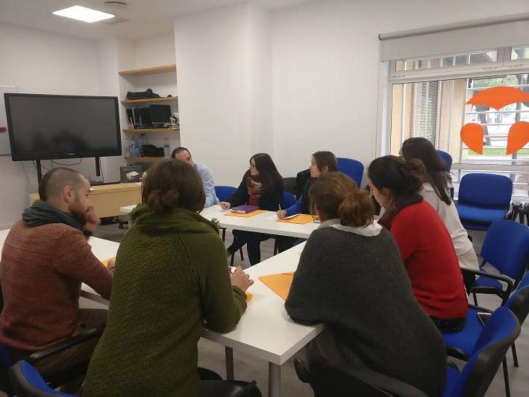 Reunión del equipo de Proyecto Luz en la sede de Albores de Murcia 