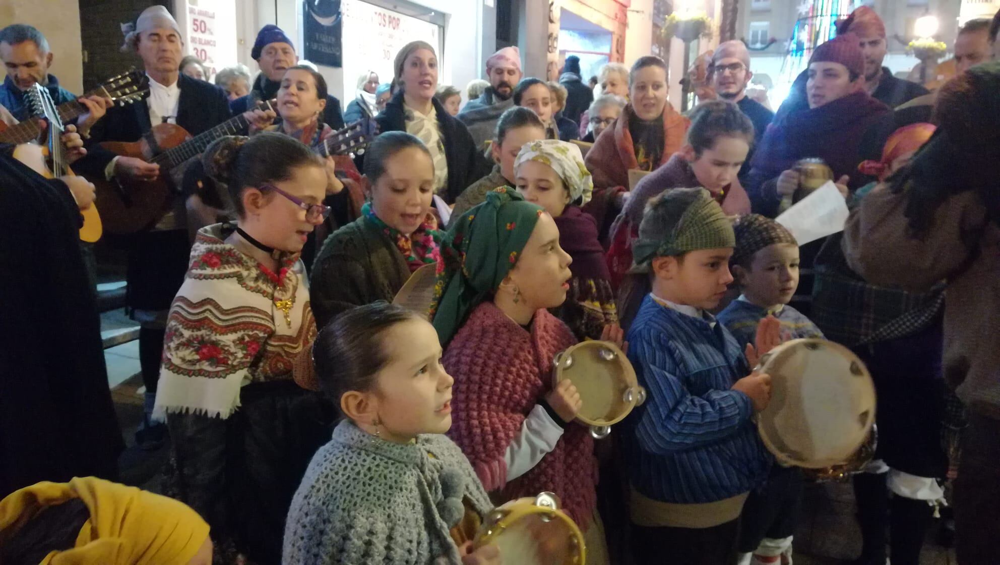 Vuelve la ronda aguinaldo de Acordanza por las calles de Huesca