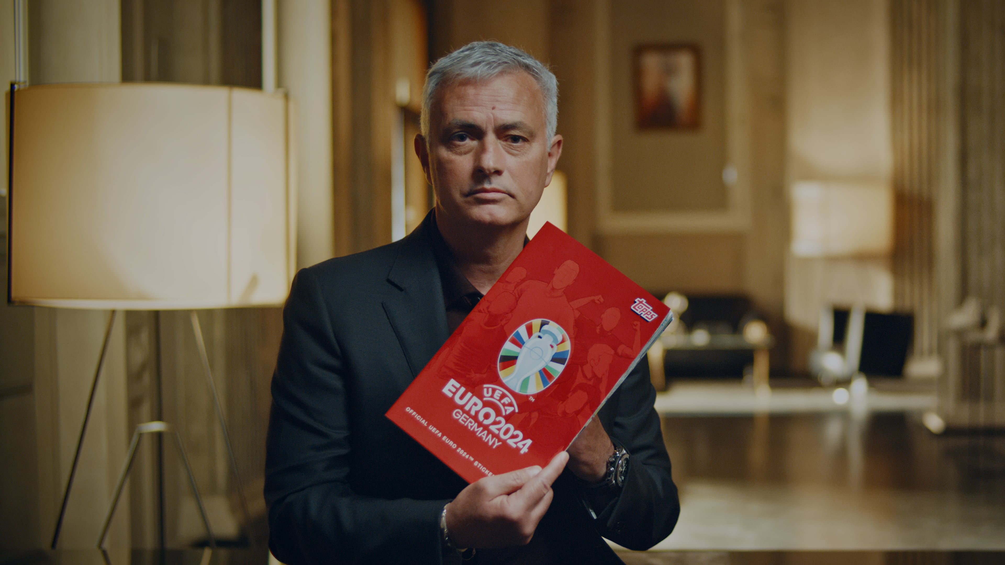 Mourinho se ha unido a la empresa de coleccionismo Topps para promocionar su acuerdo exclusivo con la UEFA Euro2024