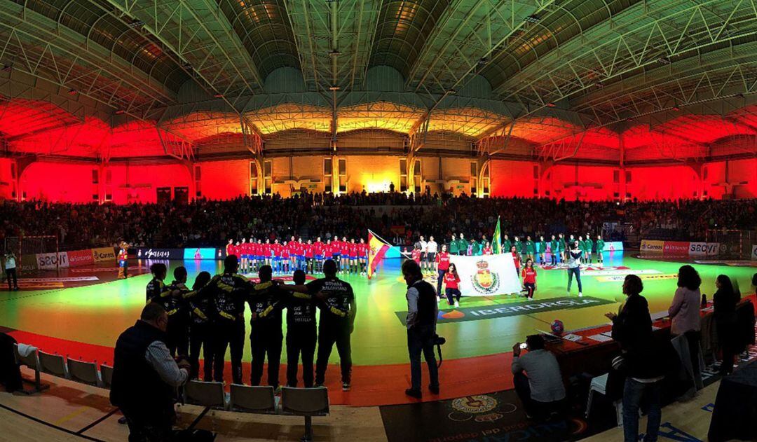 El pabellón Pitiu Rochel, partido de la Selección Española Femenina de Balonmano