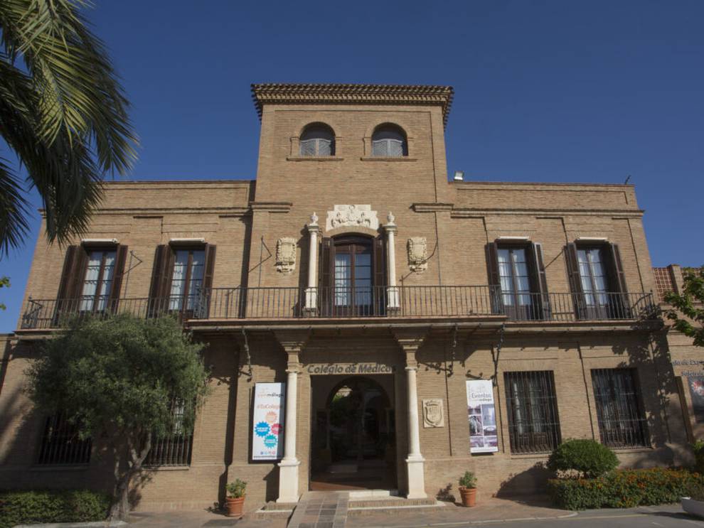 Imagen de la fachada del Colegio de Médicos de Málaga