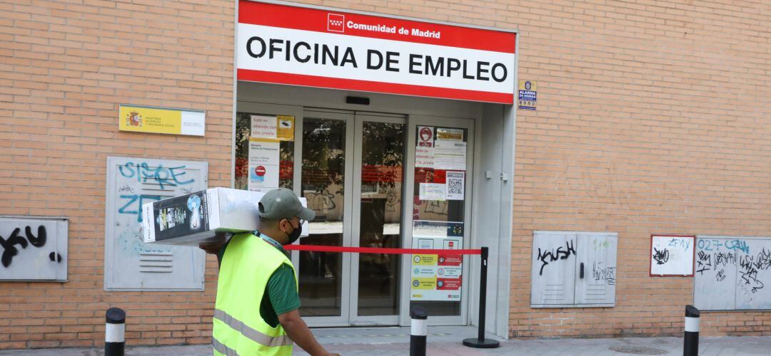 El número de parados registrados en las oficinas de los servicios públicos de empleo bajó en 129.378 desempleados en mayo