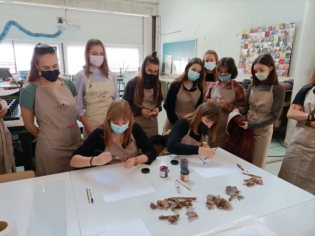 Estudiantes de la UCLM trabajando en el proyecto Vidartis