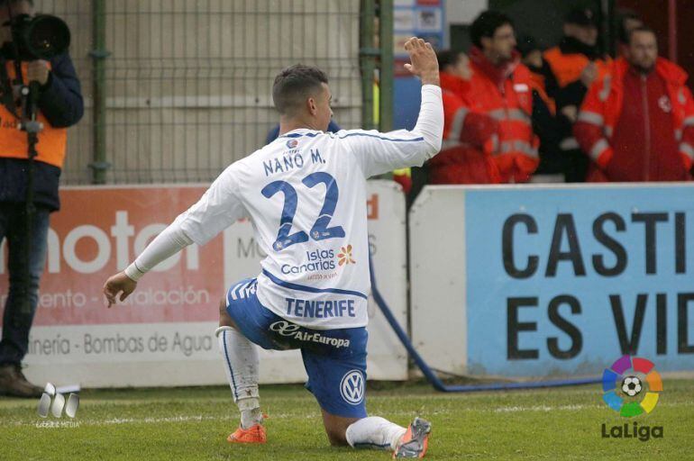 Nano celebra su primer gol en Anduva