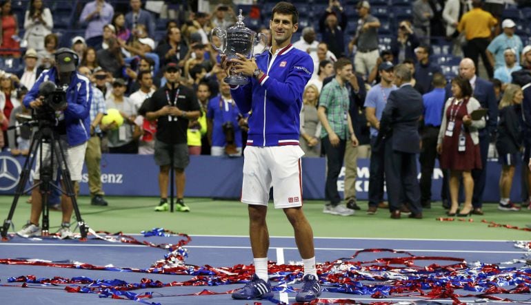 Novak Djokovic, con la copa de campeón del US Open.