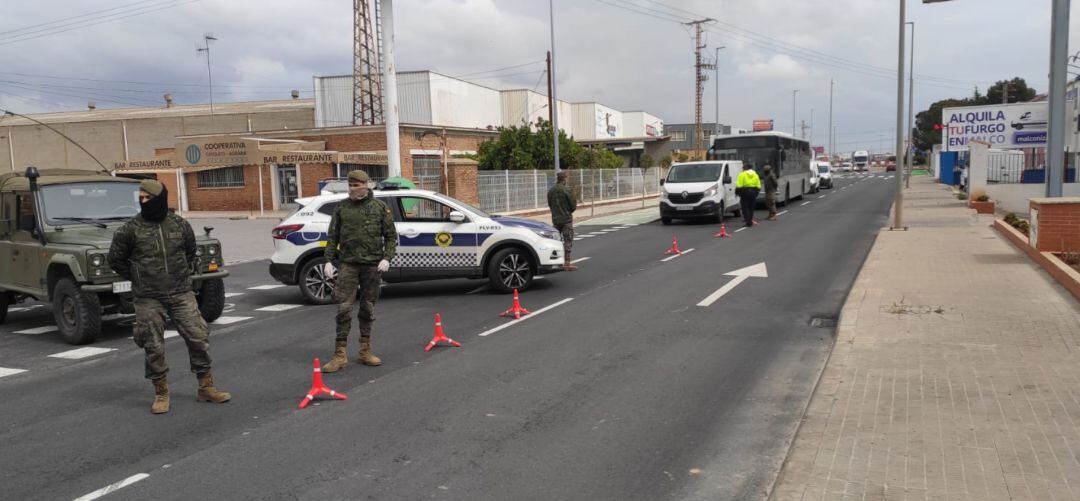 Las fuerzas armadas refuerzan controles en la entrada de Vila-real