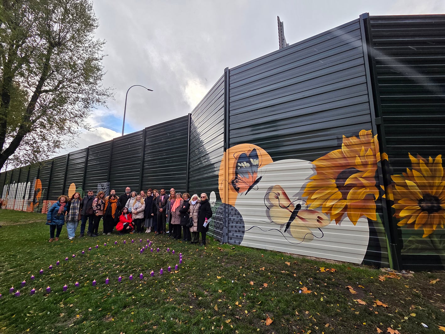 El mural sobre violencia de género es la primera parte de un gran mural en las pantallas acústicas de La Alhóndiga