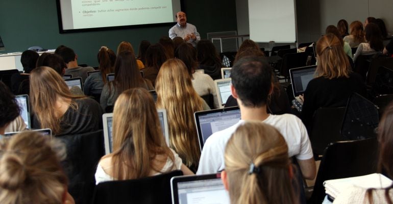 Agumenta el volum d&#039;estudiants, però no el de graduats 