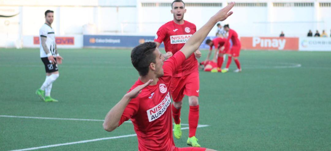 Pablo Aguiera celebra un gol 