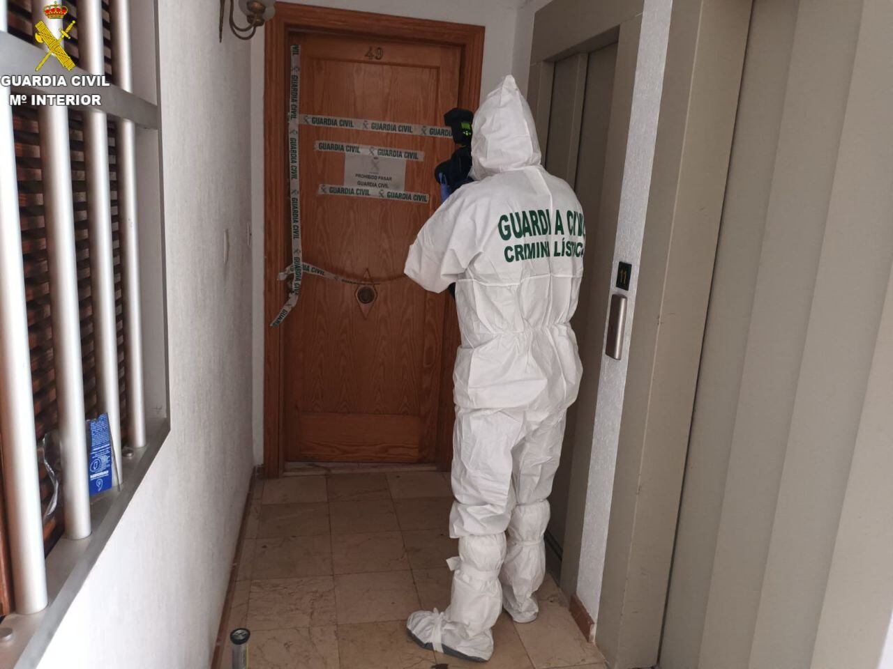 La Guardia Civil ha precintado el domicilio de Cullera donde se produjo el crimen.