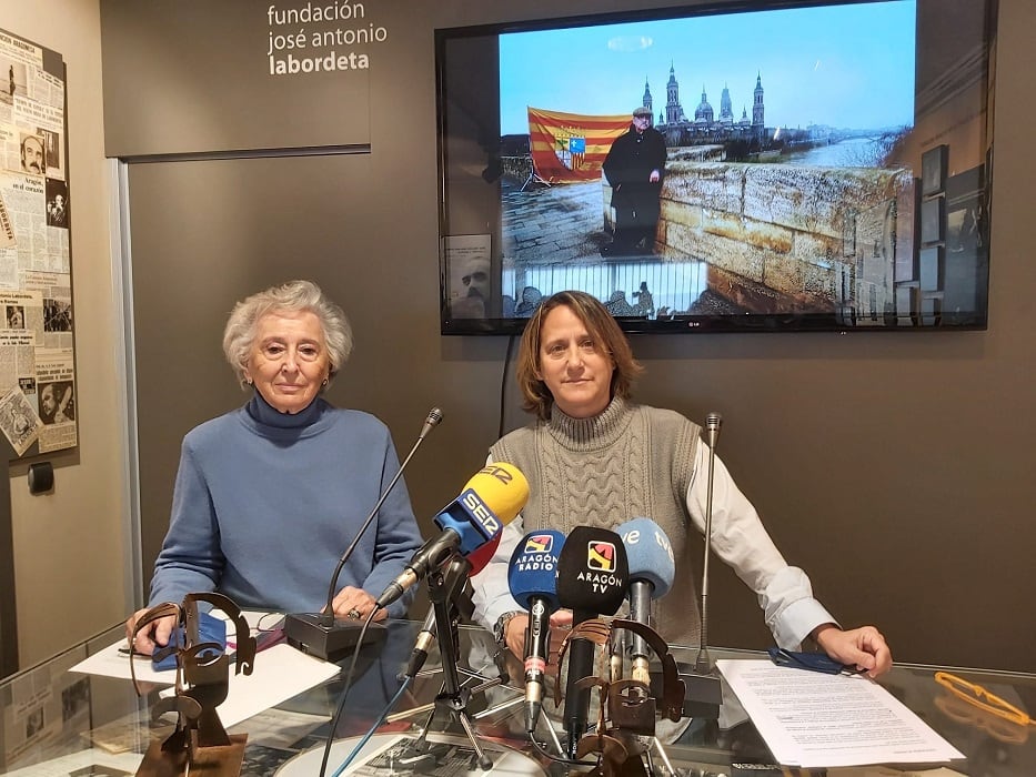 Ana de Grandes y Paula Labordeta, viuda e hija de José Antonio Labordeta