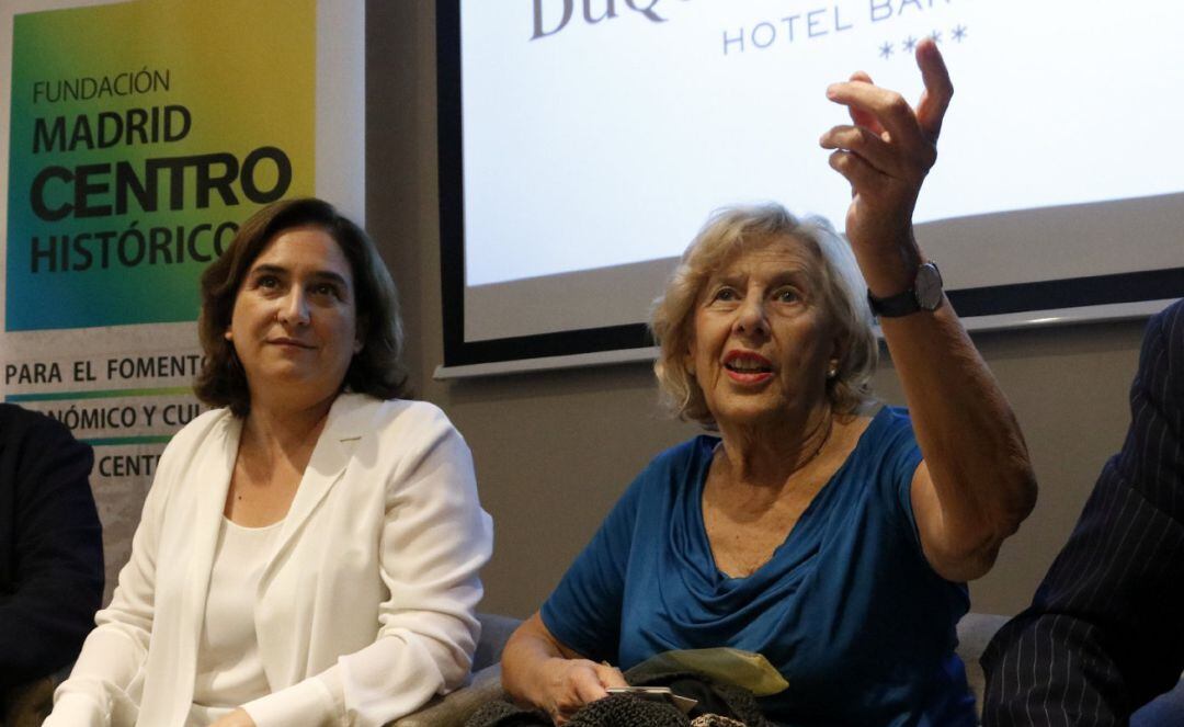 Manuela Carmena junto a Ada Colau en el evento.