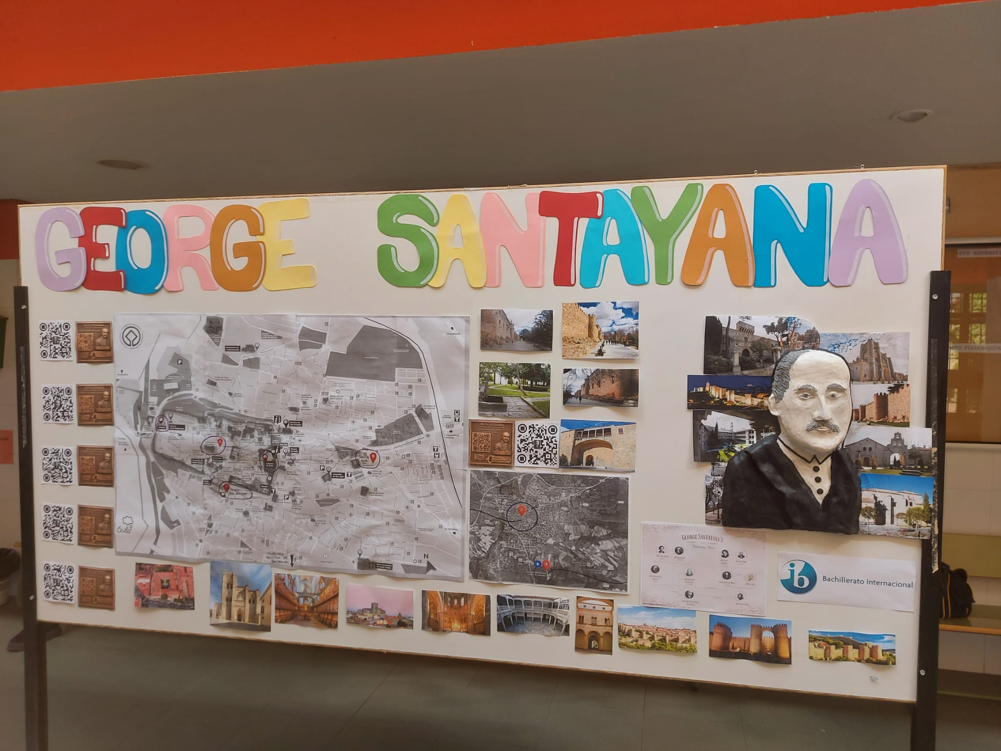 Panel en el hall del instituto con la Ruta Jorge Santayana