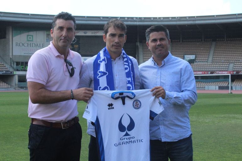 Francis en Chapín junto a Juan Carlos Ramírez y Edu Villegas