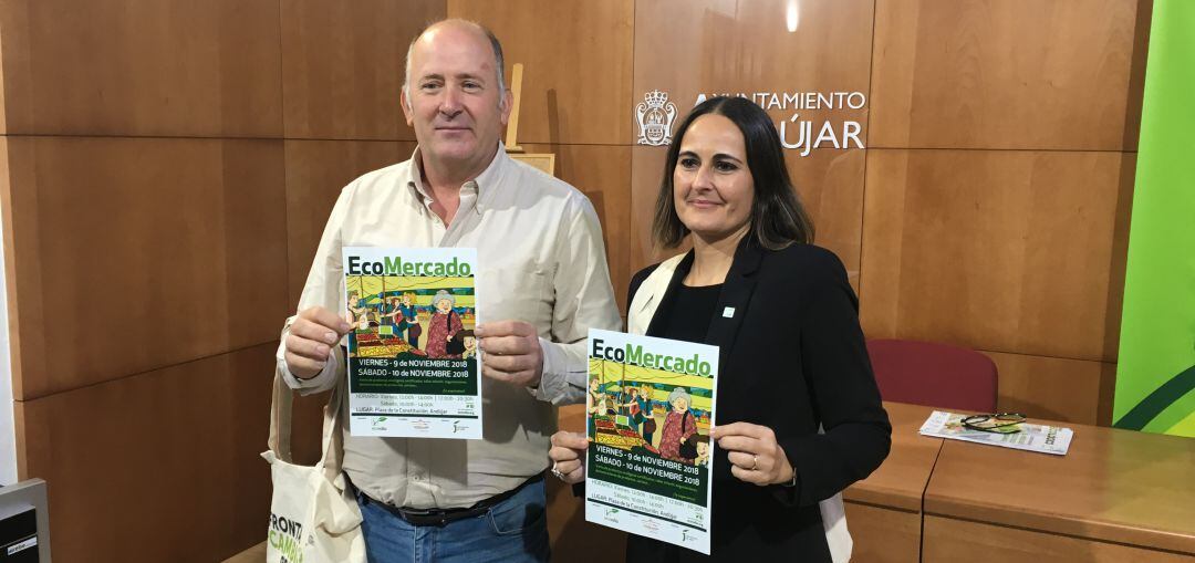 El concejal de Agricultura, Luis Salas, y la secretaria general de Ecovalia, Desirée Rubio, durante la presentación del evento 