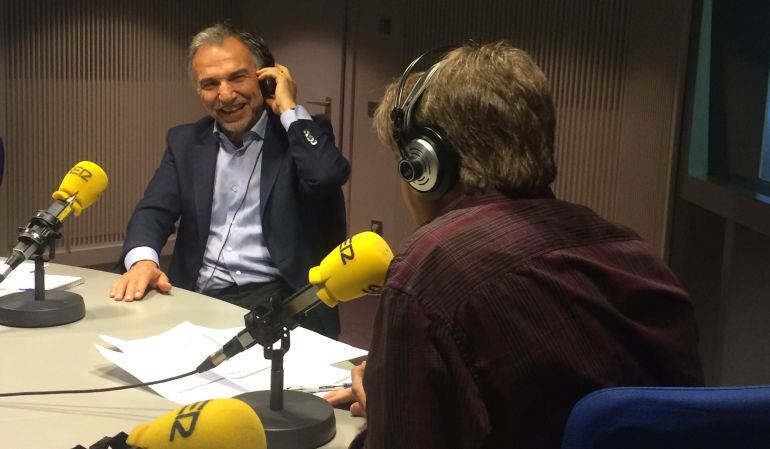 Sam Tsemberis, durante la entrevista con Javier del Pino en &#039;A Vivir...&#039;