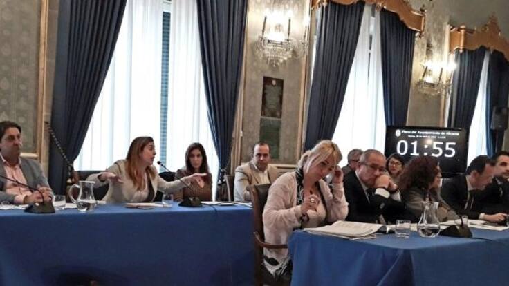 La Columna de Carlos Arcaya | La politica del cascote | 27/04/2018