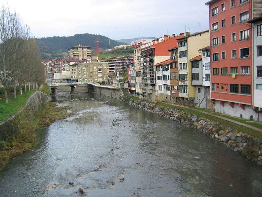 El río Deba en su paso por Elgoibar