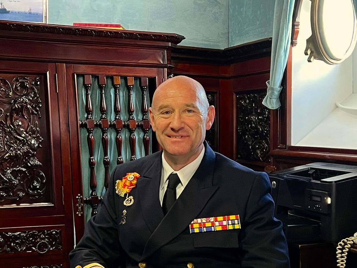 El comandante del buque escuela español, el Juan Sebastián Elcano, en ‘Surco y Marea’