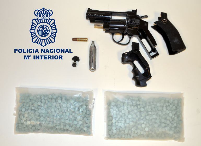 Imagen de los objetos intervenidos por los efectivos policiales