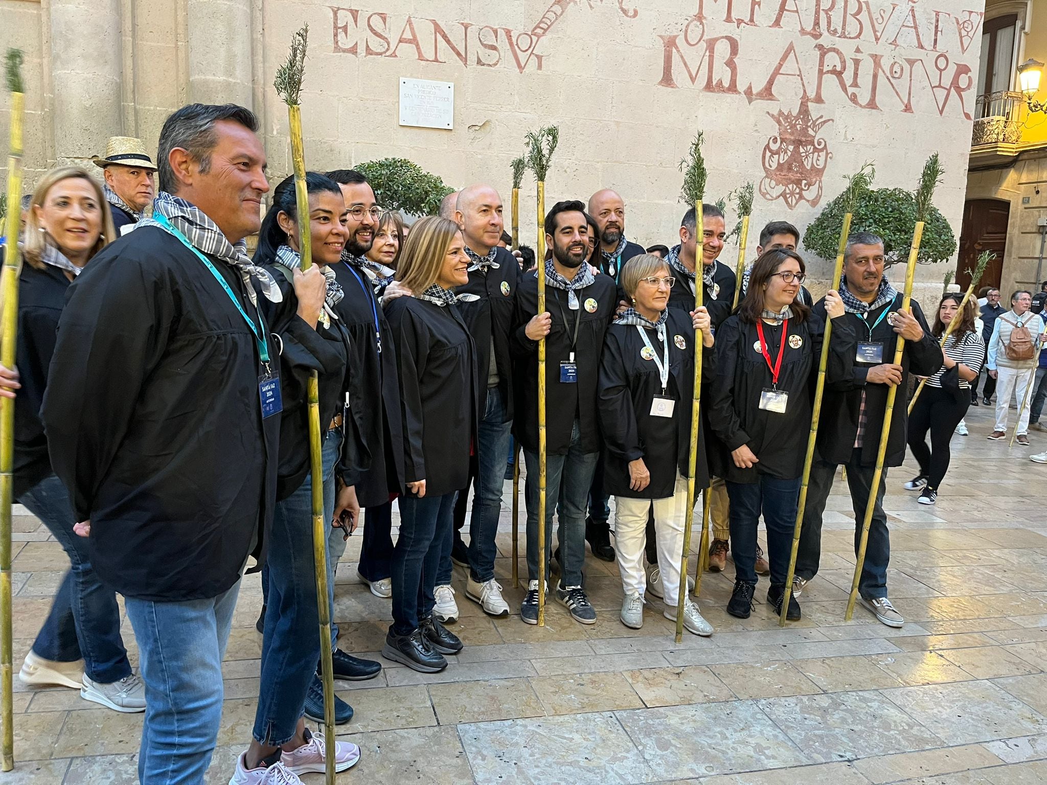 Grupo del PSPV-PSOE en la peregrina de la Santa Faz 2024 con diputados y concejales