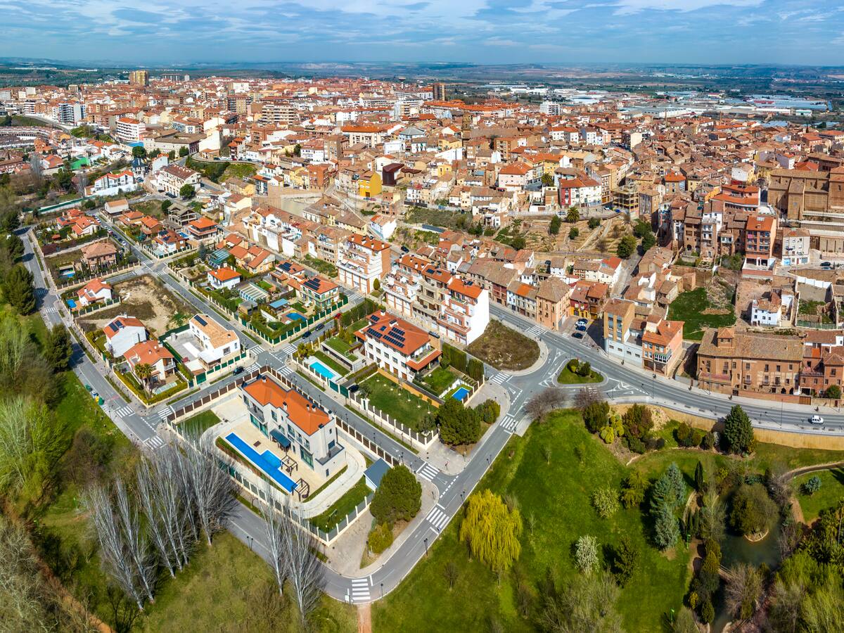 Calahorra aumenta a 750 euros la ayuda para gastos de notaría y registro a jóvenes que compren su primera vivienda