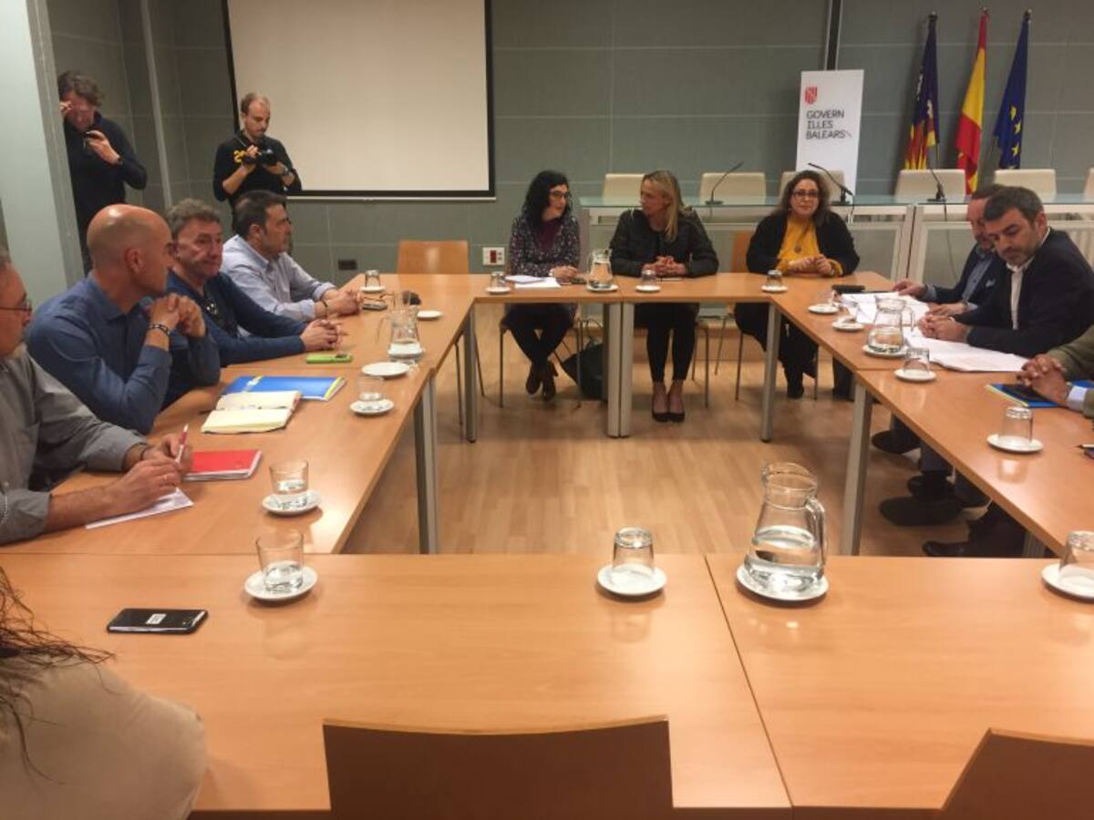 El Govern examinará las cargas de trabajo en hoteles para ajustar plantillas