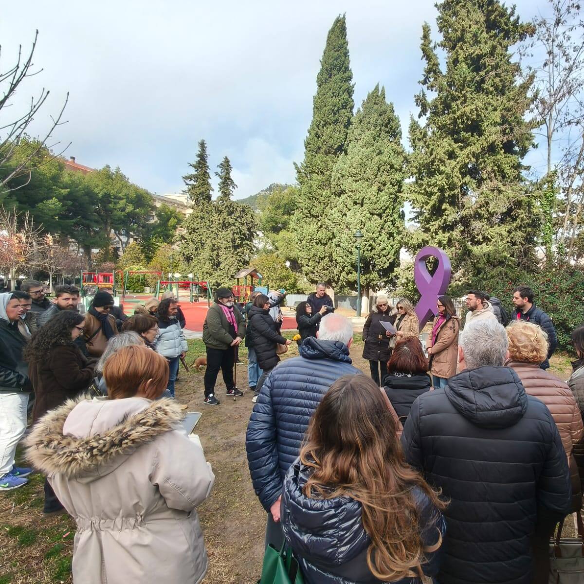 Alcoy conmemora el día contra el cáncer con la restauración del lazo en Cervantes y la lectura del manifiesto