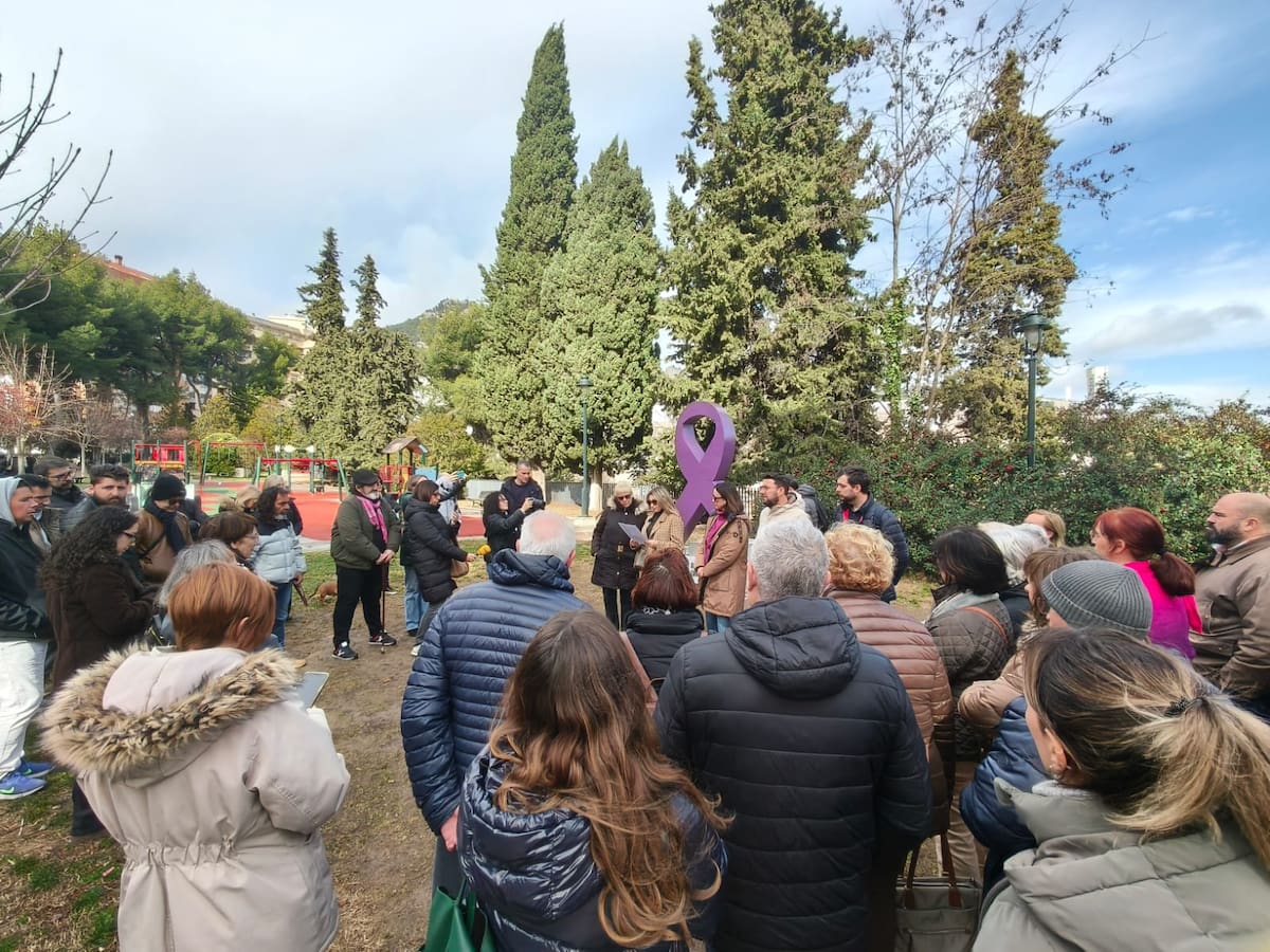 Alcoy conmemora el día contra el cáncer con la restauración del lazo en Cervantes y la lectura del manifiesto