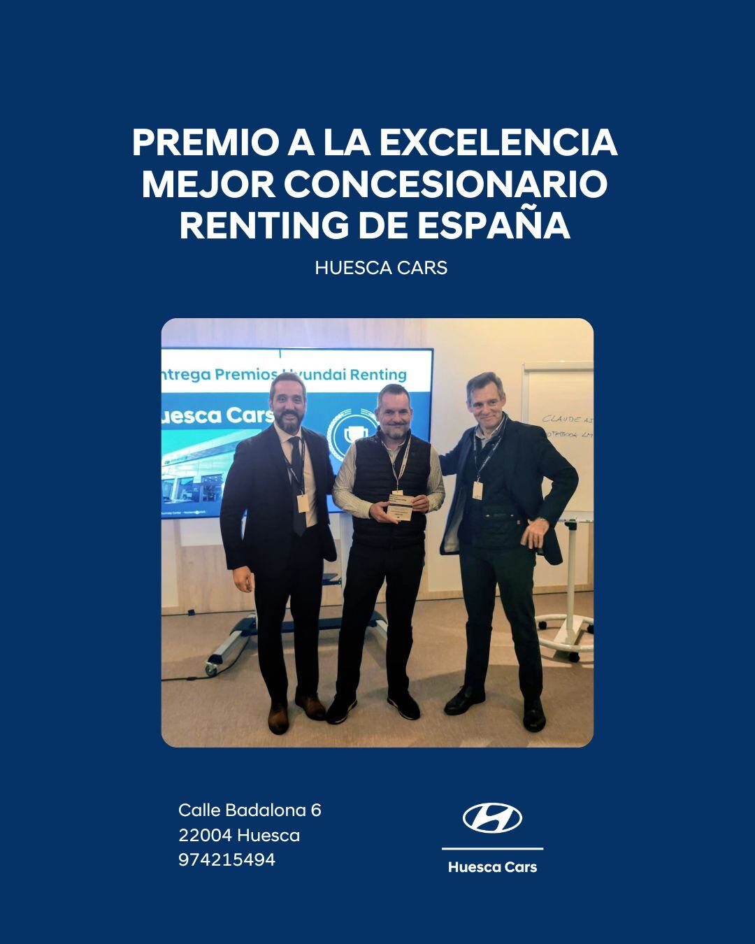 Recoge el premio Roberto Colás, jefe de ventas de Hyundai Huesca Cars.