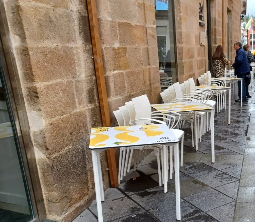 Terraza en un establecimiento de Linares