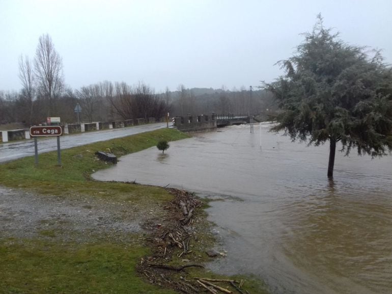 Río Cega a su paso por Pajares de Pedraza