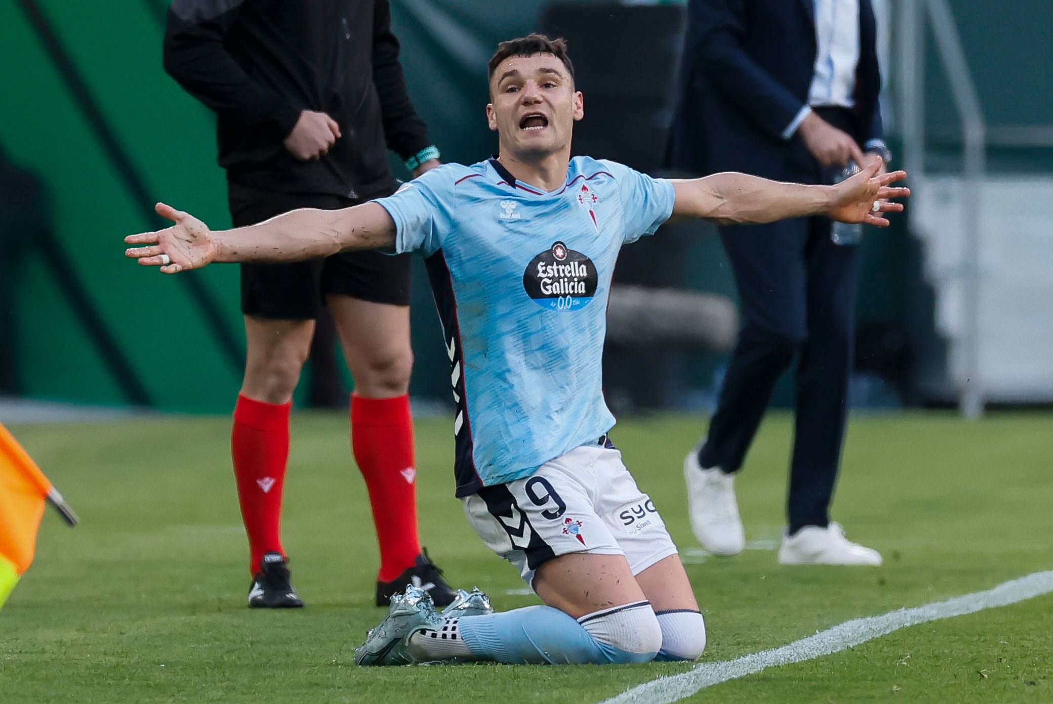 SEVILLA, 15/03/2026.- El delantero del Celta, Ferran Jutglá, durante del partido de la jornada 28 de LaLiga EA Sports que Real Betis y Celta de Vigo disputan este domingo, en el Estadio La Cartuja de Sevilla. EFE/ José Manuel Vidal