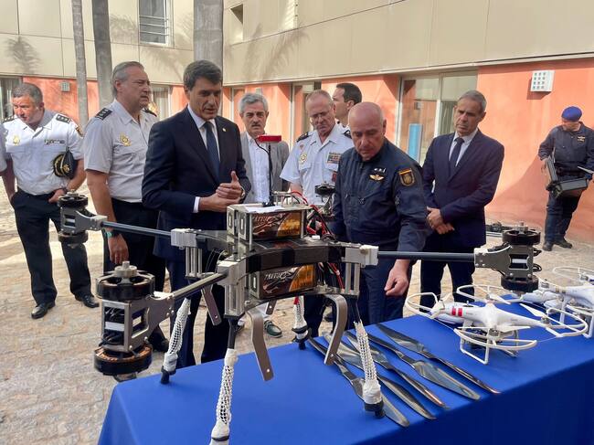 Muestra de los drones que utilizaban para transportar la droga.