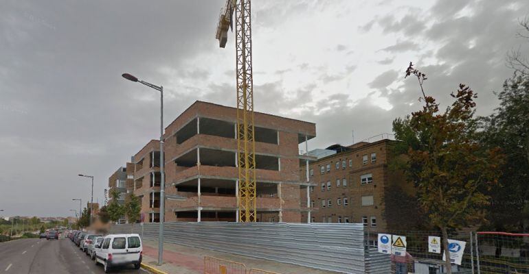 Imatge del segon edifici de l'IRB amb l'estructura aixecada.