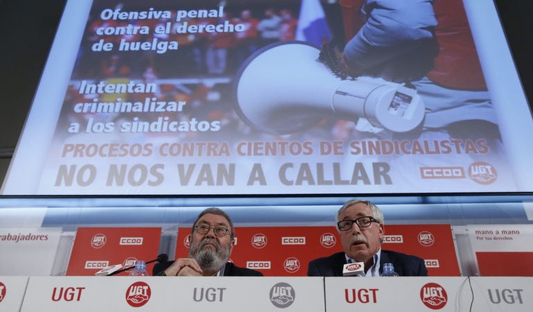 Los secretarios generales de CCOO y UGT, Ignacio Fernández Toxo y Cándido Méndez, durante la presentación de la campaña de movilización social