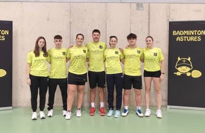 Equipo del Bádminton Huesca la Magia que se desplazó a Oviedo en la Liga de Clubes de Primera Oro