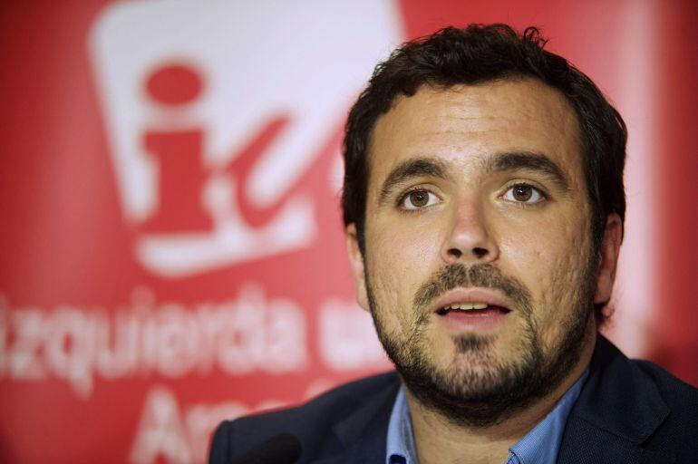 GRA433. ZARAGOZA, 19/05/2015.- El candidato de Izquierda Unida (IU) a la Presidencia del Gobierno de España, Alberto Garzón, en una rueda de prensa esta tarde en el Museo Romano de Zaragoza. EFE/Javier Belver