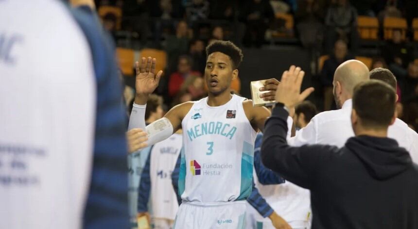 L'ala-pivot canari seguirà un any més amb l'Hestia Menorca.