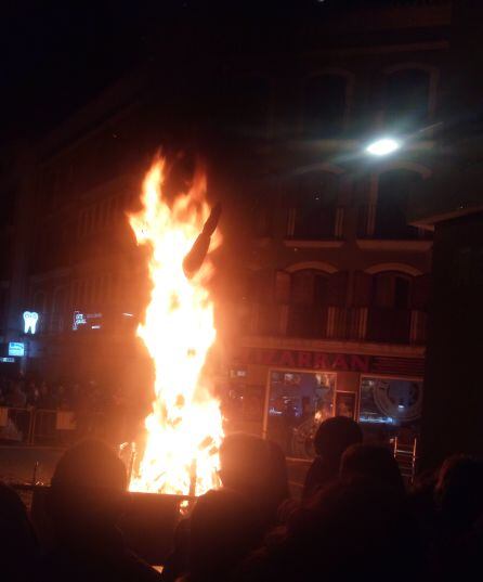 Cremà de la falla de la Junta Local Fallera.