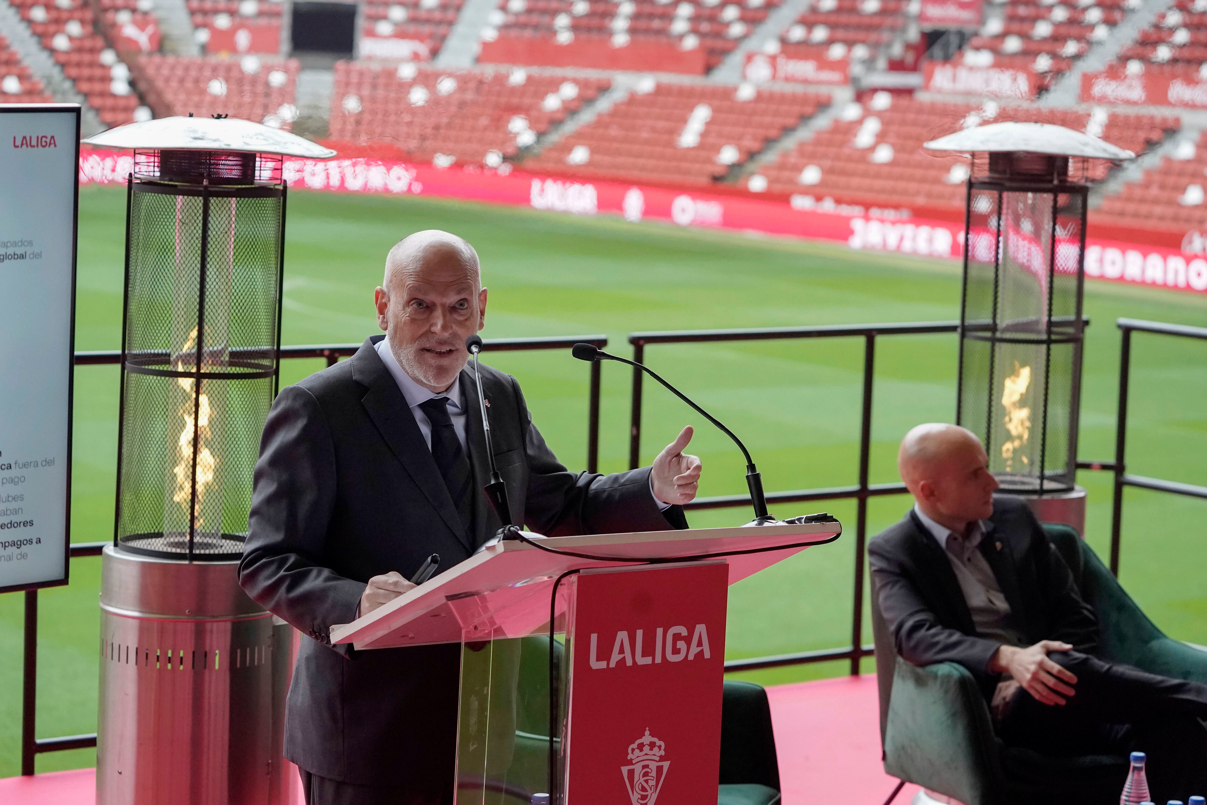 GIJON (ASTURIAS), 15/05/2025.- El presidente de La Liga, Javier Tebas, imparte la conferencia 'Control económico sostenibilidad y futuro' este jueves en el estadio de El Molinón en Gijón. EFE/Paco Paredes