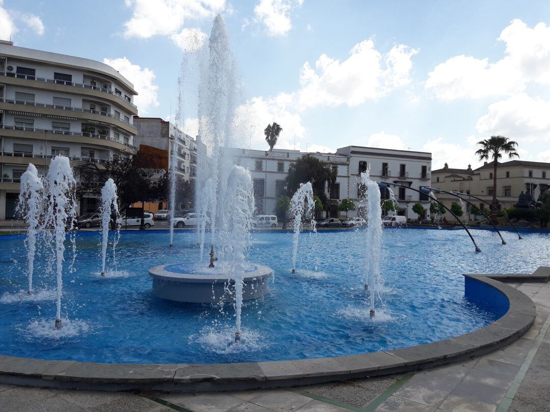 Este es el nuevo aspecto que presenta la fuente de la plaza del Mamelón