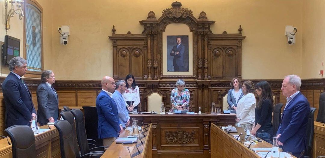 Minuto de silencio en el pleno muncipal. 
