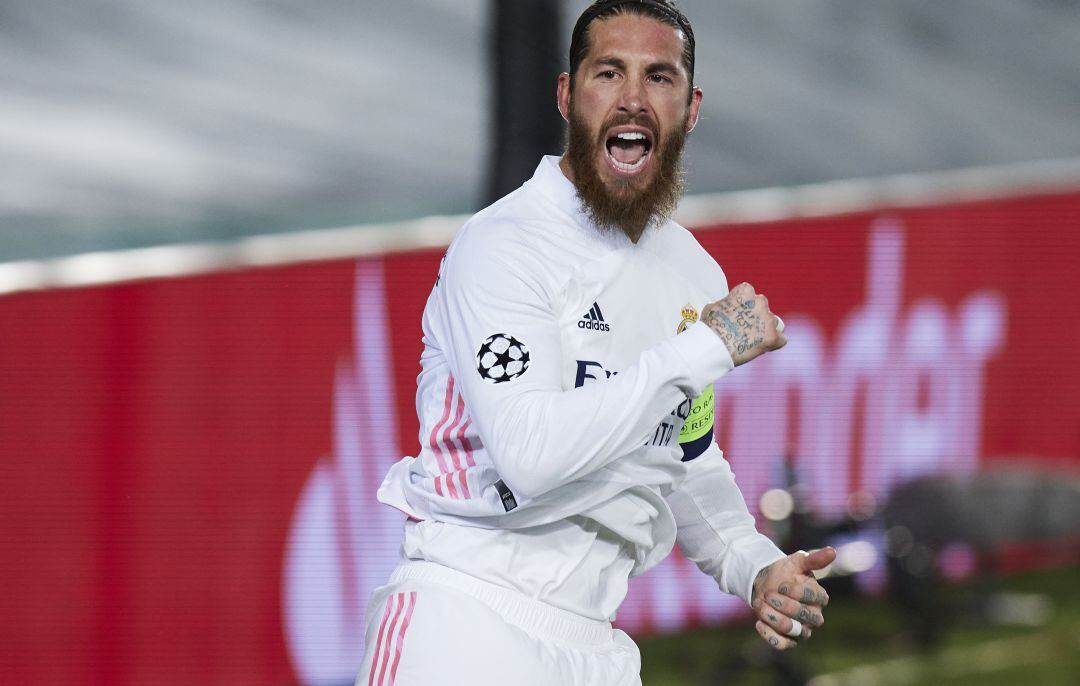 Sergio Ramos celebra un gol con el Real Madrid.