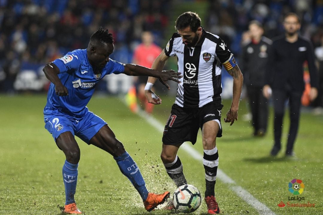 Morales controla un balón en Getafe