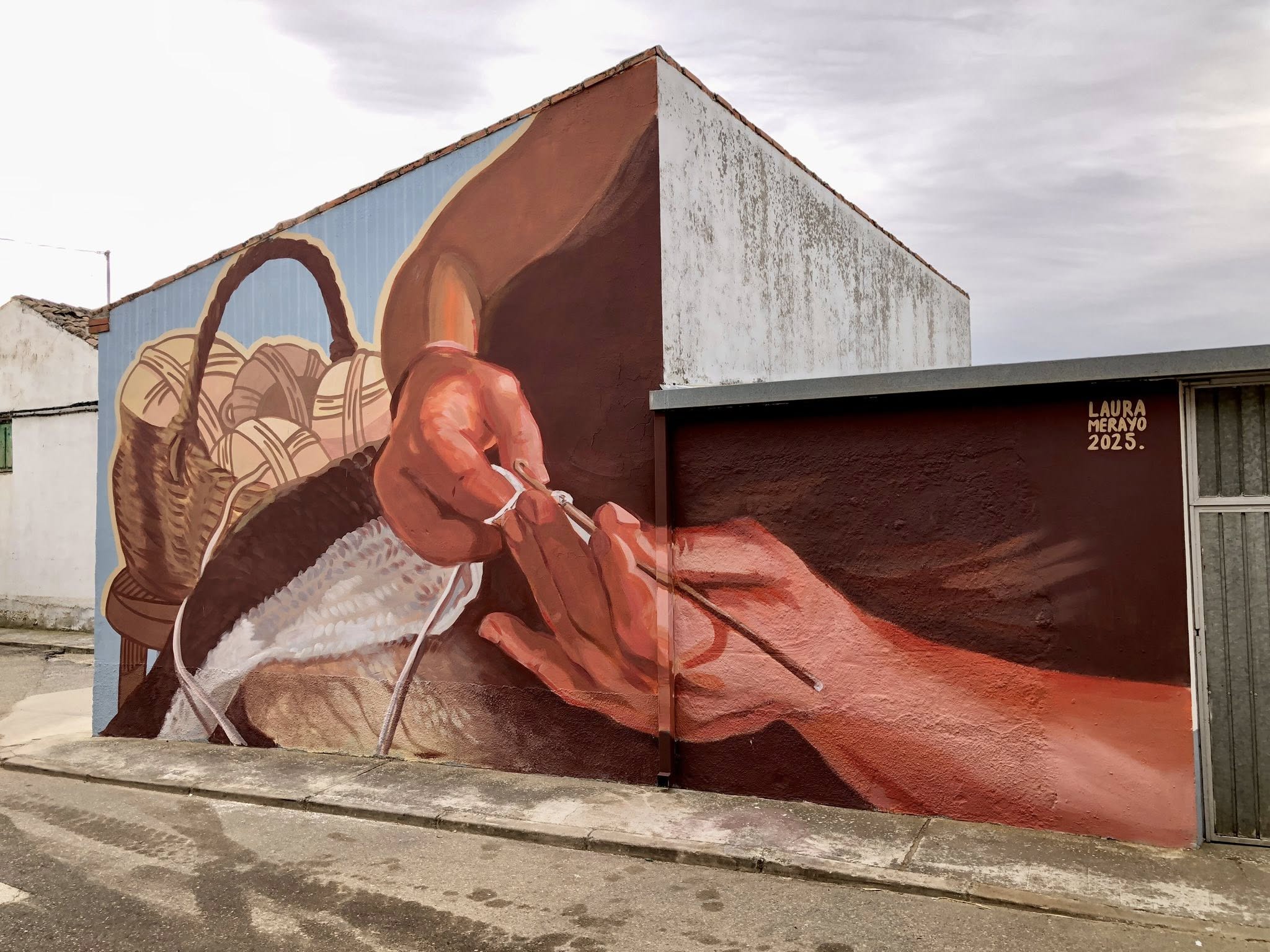 ‘La tejedora’, la nueva obra de la Ruta de Murales de Villaherreros